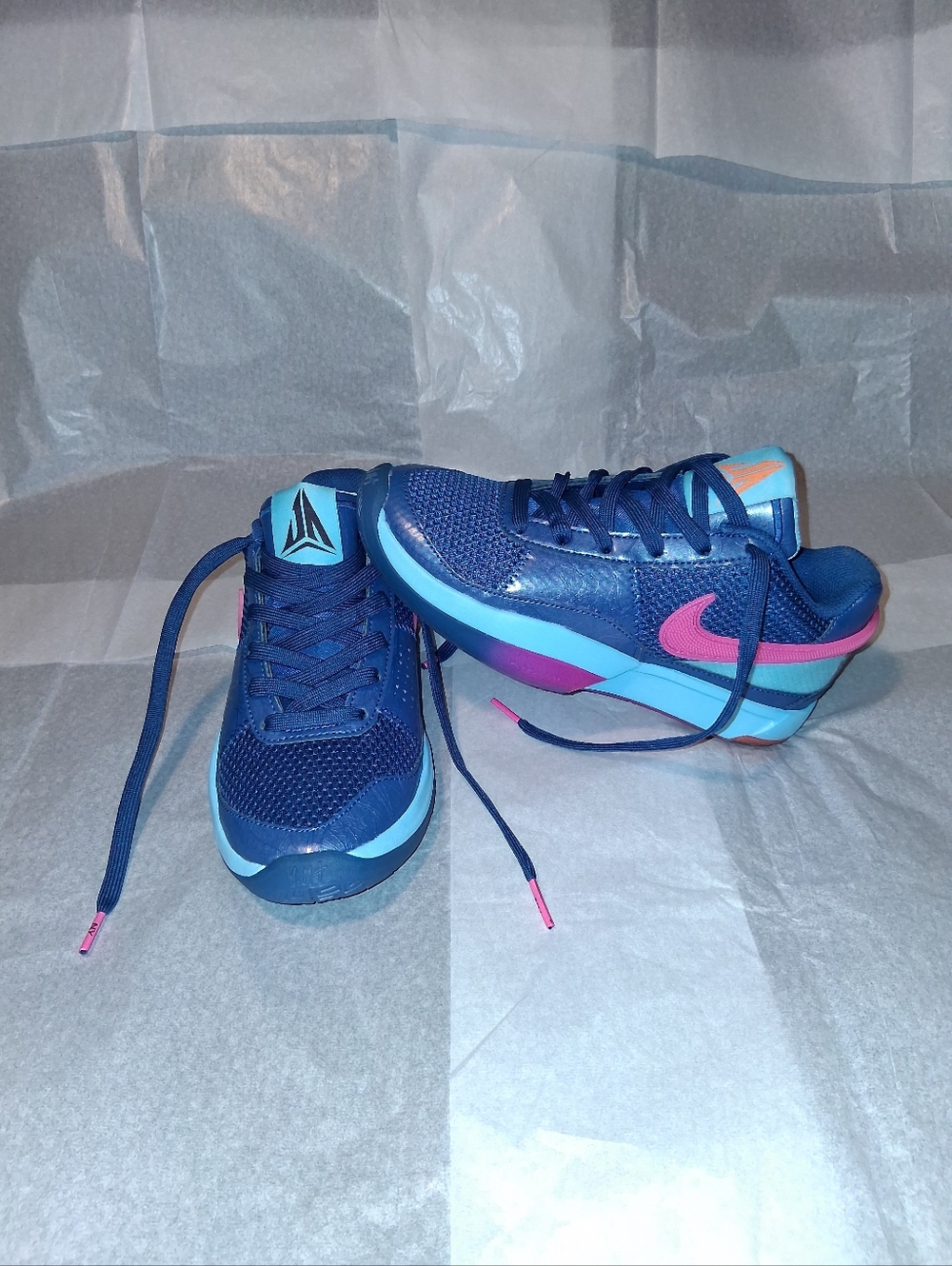 Nike Sneakers, Brand New, Women size 6 = 4.5Y - Picture 7 of 9